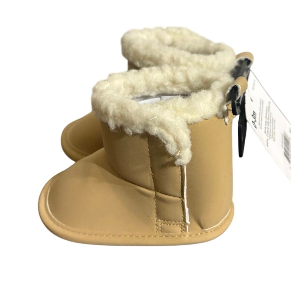 Carter’s Baby Boots 0-3M Tan Faux Leather Fur Lined Booties Unisex‎ NWT